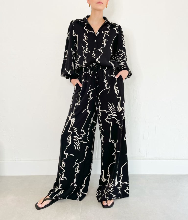 Diana Set in Black/Ivory