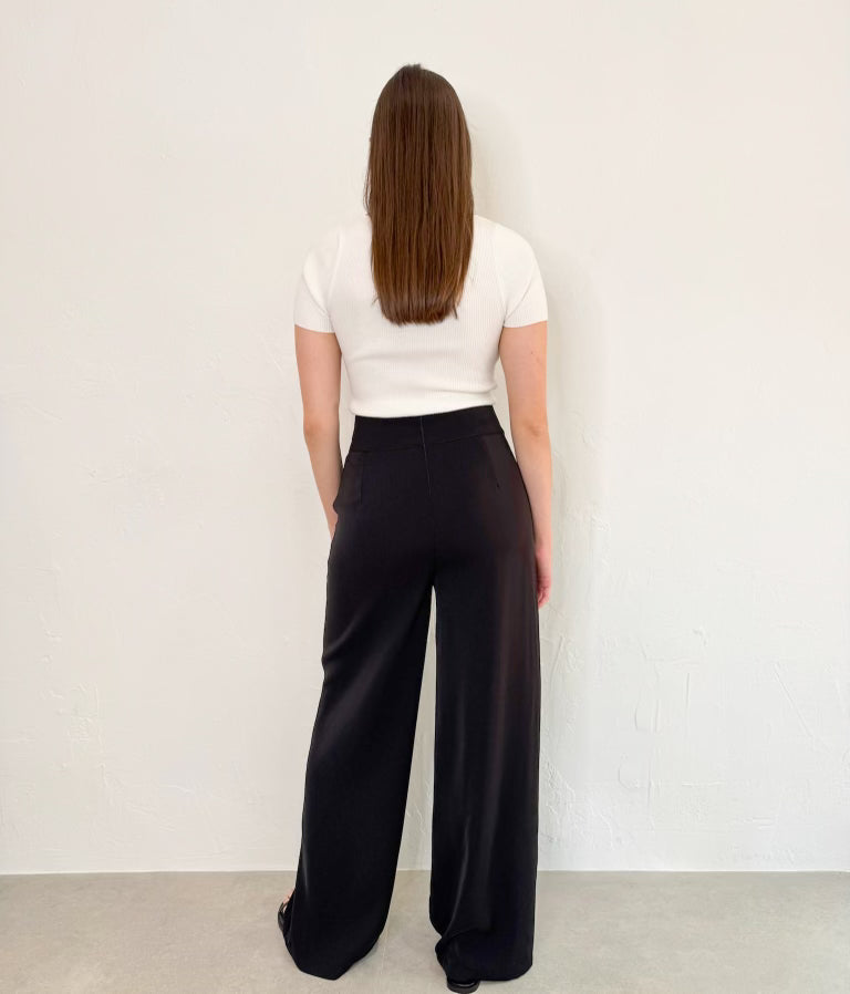 Sara Pants in Black